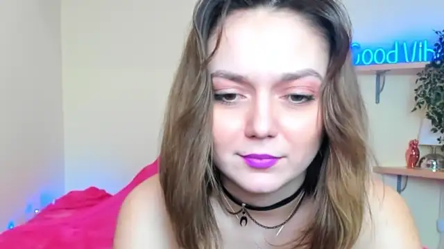 Vvelloe naked in live sex video chat