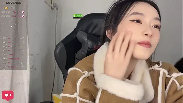 wenwen-baby naked in live sex video chat