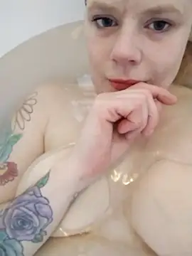 xxwhitebunnyxx naked in live sex video chat