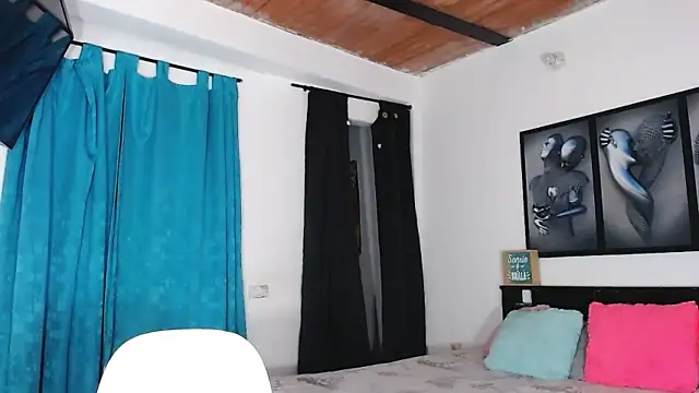 AmandaMarii naked in live sex video chat