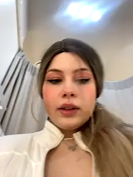 AmmyRich naked in live sex video chat