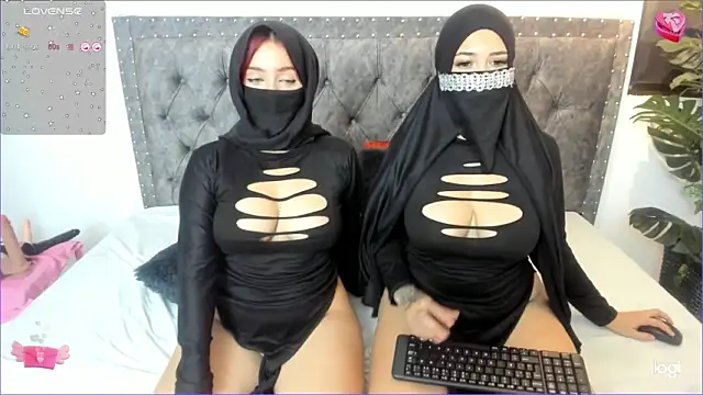 anisaa_leylak naked in live sex video chat