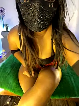 Cinderella-98 naked in live sex video chat