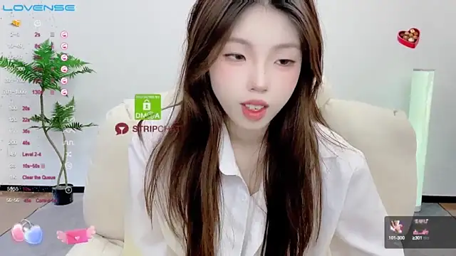 CuteGirlX-173cm naked in live sex video chat