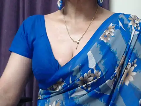 desi-maisa130 naked in live sex video chat