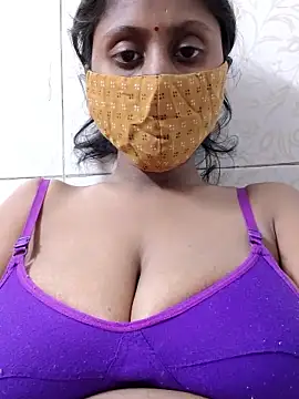Desineha naked in live sex video chat