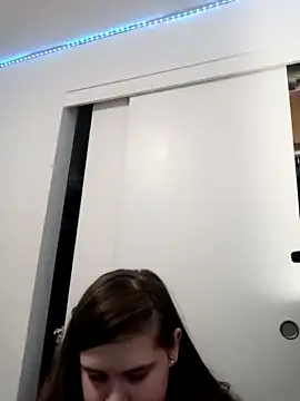 Elliekittyy naked in live sex video chat