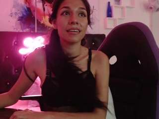 emily-emore on webcam for live free nude chat now