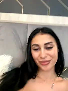 EmyLaveau naked in live sex video chat
