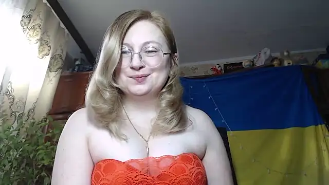 glowwormxo naked in live sex video chat