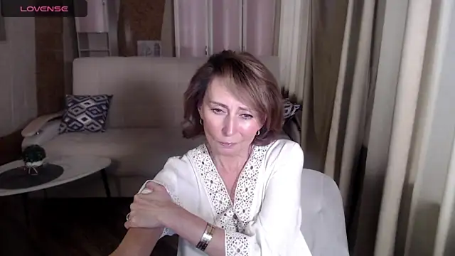 HornyMilf_777 naked in live sex video chat