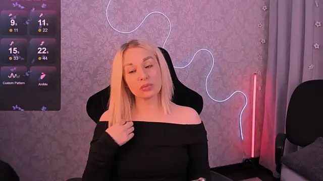 hotblonds naked in live sex video chat