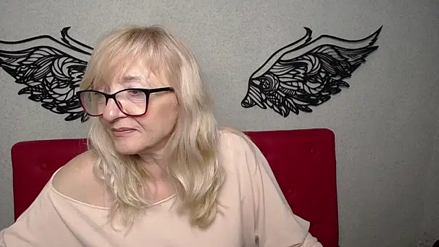 IngritSnow naked in live sex video chat