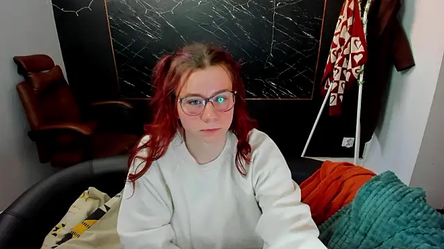 littleviki7 naked in live sex video chat