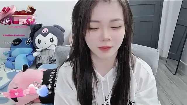 MinhHa-18 naked in live sex video chat