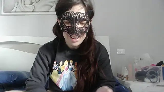 Onlymom naked in live sex video chat