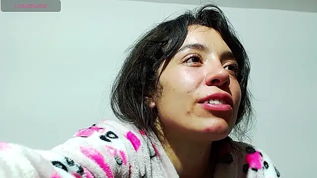 Petit__Mia naked in live sex video chat