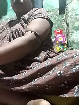 radha024 naked in live sex video chat