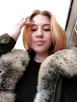 RiskyEmilianna naked in live sex video chat