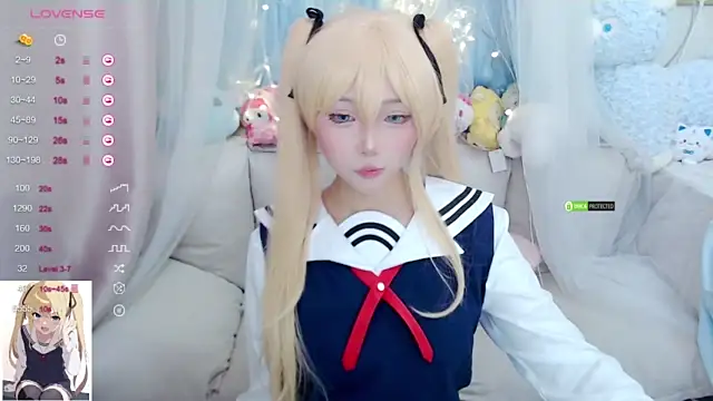 RuiRui_ovo naked in live sex video chat