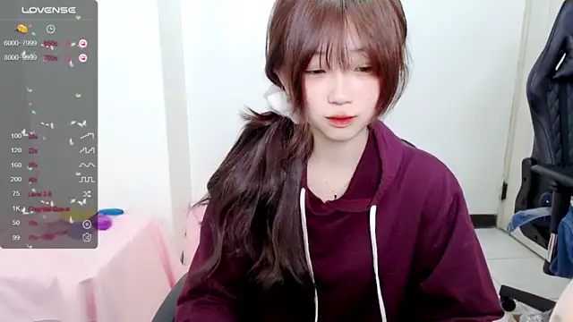 Sophia-july naked in live sex video chat