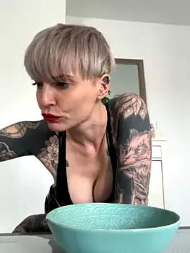 tezzatattoo naked in live sex video chat