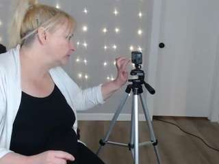 VictoriaKincaid23 on webcam for live free nude chat now