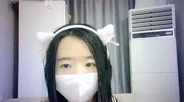 XinYi-oooo naked in live sex video chat