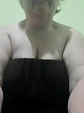 AlenushkaGold naked in live sex video chat