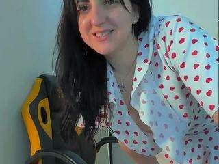 Amanda on webcam for live free nude chat now