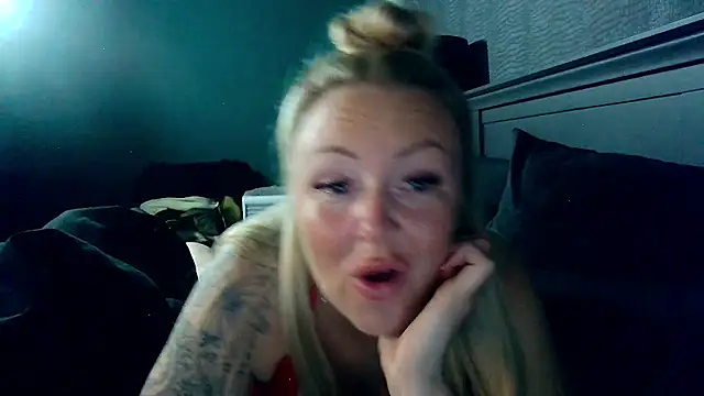 Angelamariexox naked in live sex video chat