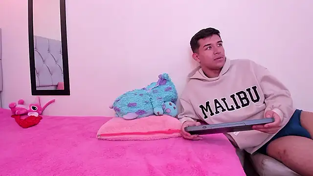 BradLovEmma_ naked in live sex video chat