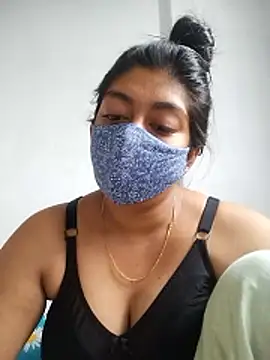 Chandra-Ray naked in live sex video chat