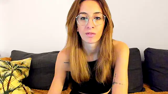DesireMore90 naked in live sex video chat