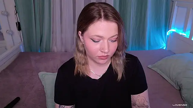 Evahadson naked in live sex video chat