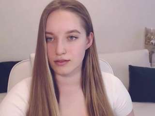 EvaMaddison on webcam for live free nude chat now