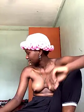 Favvbabyhazzy naked in live sex video chat