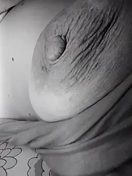 Gipsycicahungary naked in live sex video chat
