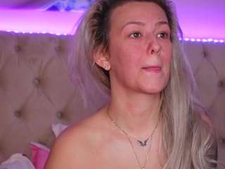 HappyBday AliciaRey on webcam for live free nude chat now