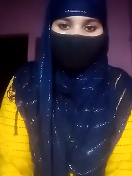 Indian-Nazia naked in live sex video chat