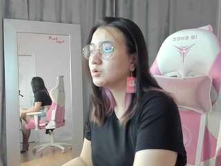 Jennifer-Holt on webcam for live free nude chat now