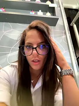 kittiib_ naked in live sex video chat