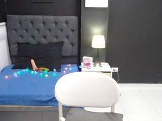 Lauren-hernandez on webcam for live free nude chat now