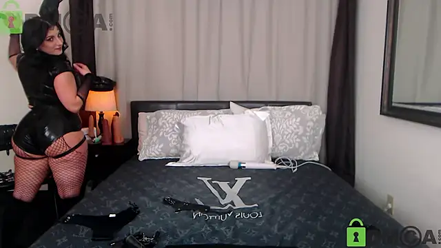 LaylaRaine naked in live sex video chat