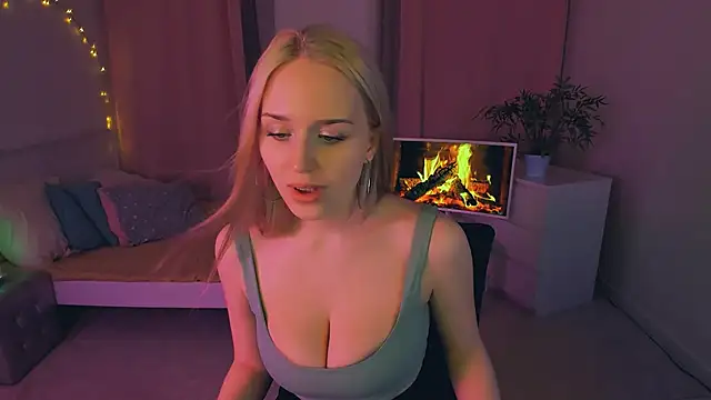 Linda_Roxy naked in live sex video chat