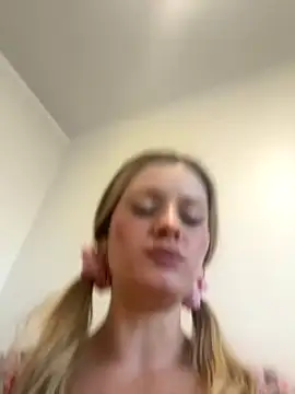 Loveshae naked in live sex video chat