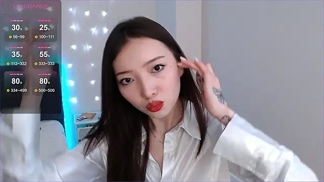 LumiFoxi naked in live sex video chat