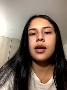 maca_rena1 naked in live sex video chat