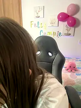 Megan_lu2 naked in live sex video chat