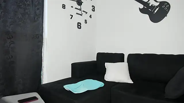 Mia_Moana naked in live sex video chat